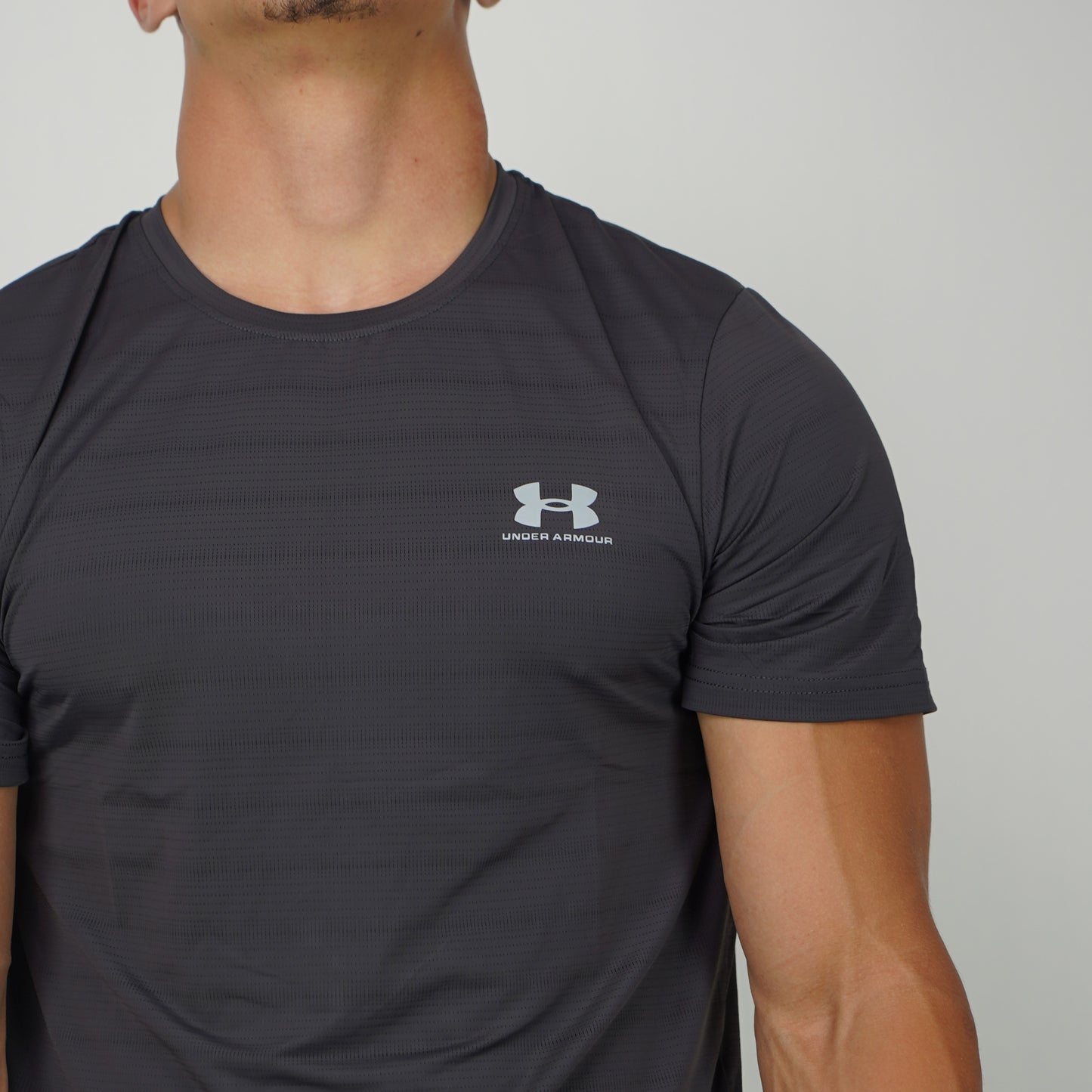 UNDER ARMOUR GRIS FONCÉ